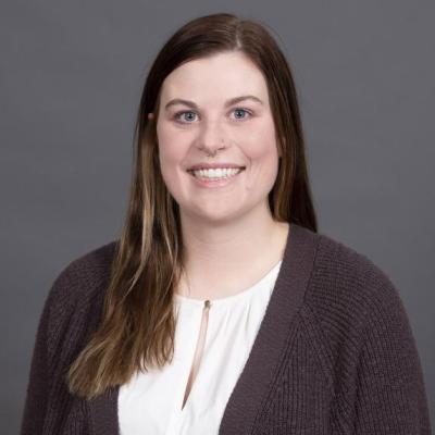 Seks sherigi Sarov sana qidirmoqda Teshiklardagi barcha narsalar bilan porno